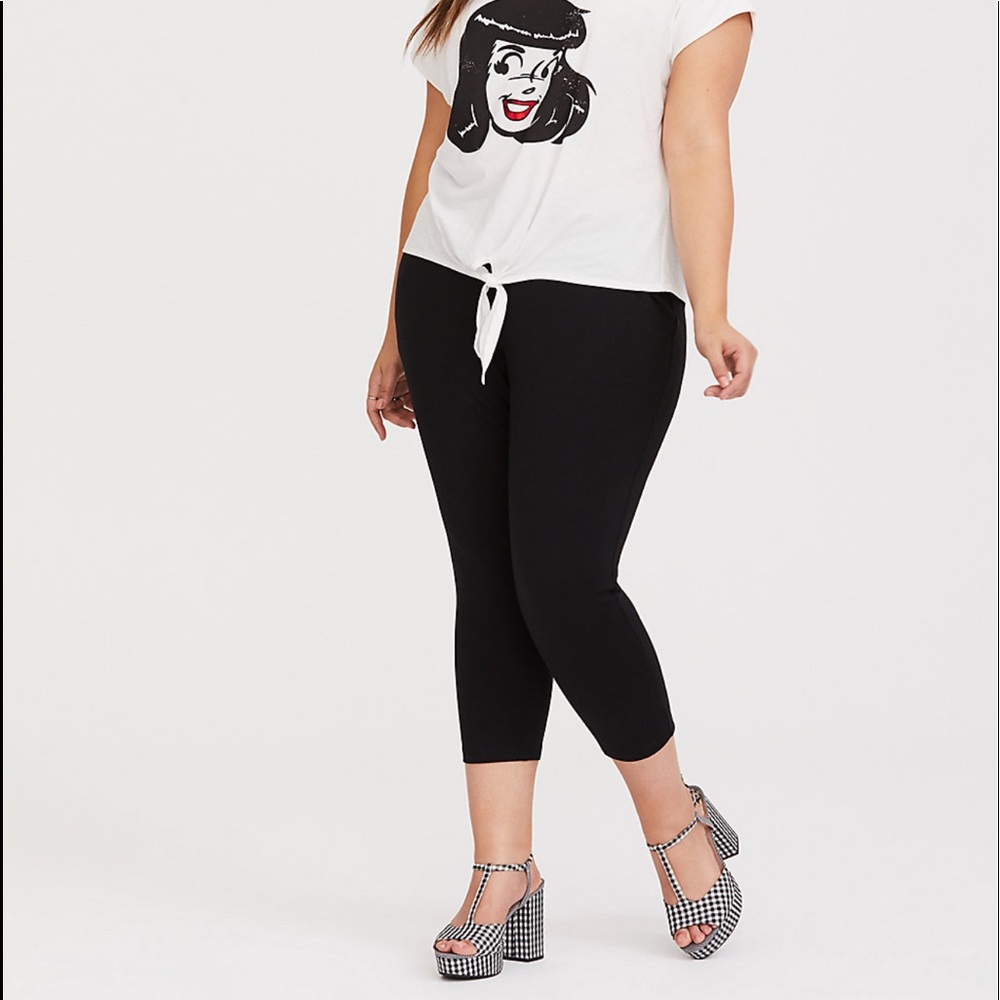 Torrid Retro Chic Betty & Veronica Black Cigarette Pants size 12